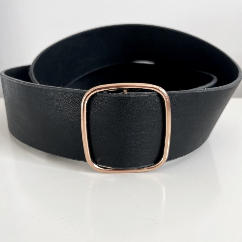 - Minimalistic black leather belt NEW